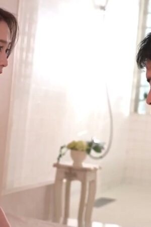 Va chạm mãnh liệt: Cuồng nhiệt không ngừng, dồn dập đến kiệt sức