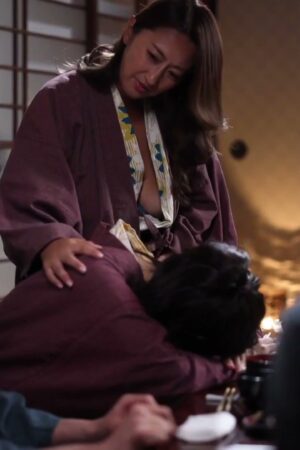 Rena Fukiishi JUQ-929: Mẹ vợ bùng nổ, con rể kiệt sức trong suối nước nóng
