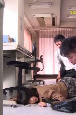 Yui Azuchi và MIDE-104: Va chạm mãnh liệt, nhịp độ dồn dập không ngừng
