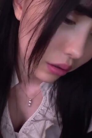 Chị kế Mizuki Aibu vụng trộm kịch liệt bên vách tường mỏng MIDE-842