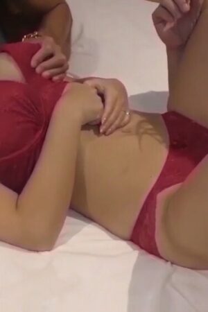 Vợ 31 tuổi cuồng nhiệt với hai gã, cực khoái dồn dập